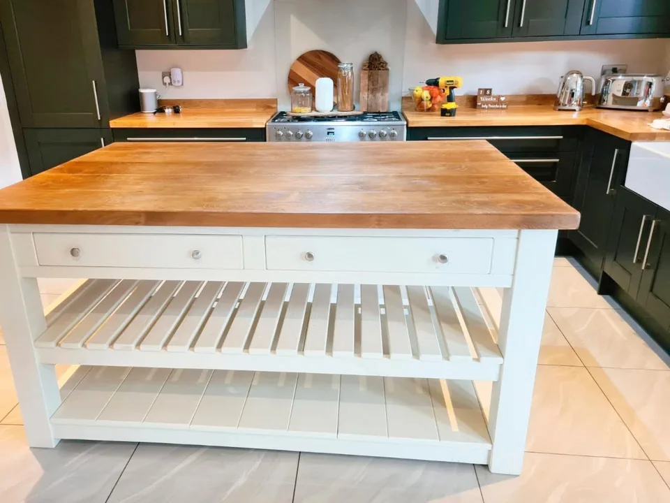 A painted Brontë Range island with slatted shelves