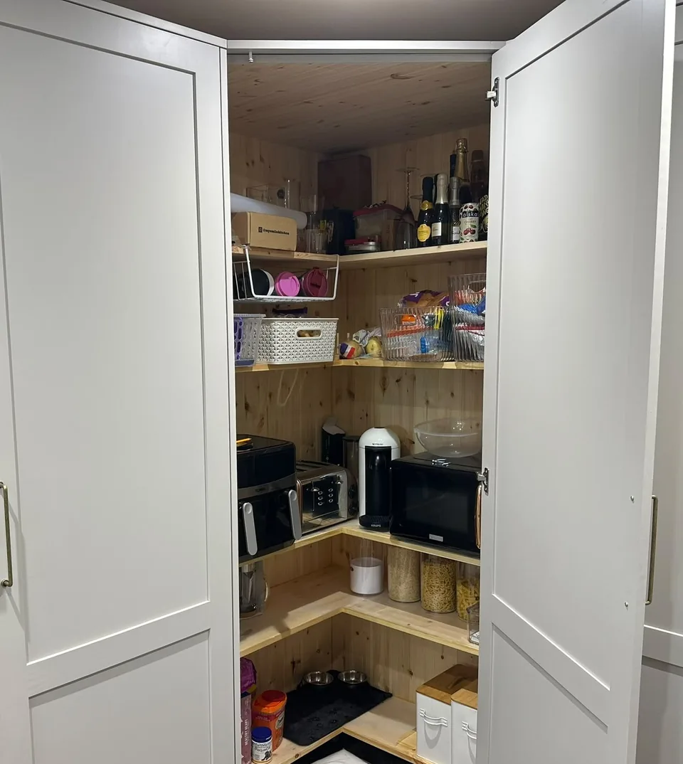 A Keats Range corner larder with pine shelves