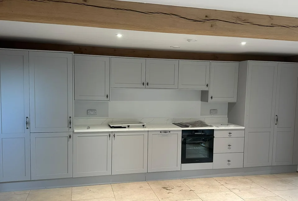 A long run of the Keats Range under an oak beam