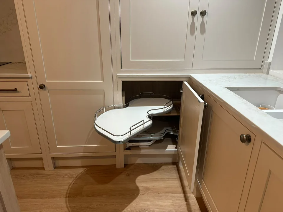 A Wordsworth Range corner cupboard with pull-out shelves
