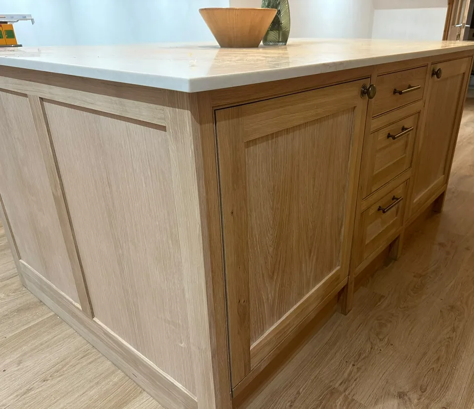 A Wordsworth Range island in oak